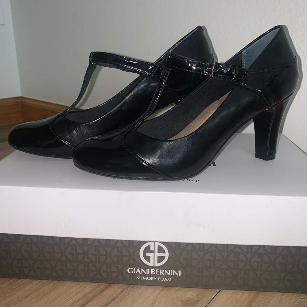 Giani Bernini black leather t strap  MaryJane’s size 7